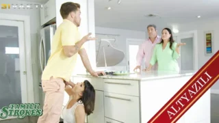 Paskalyayı Kuzenini Sikerek Kutluyor